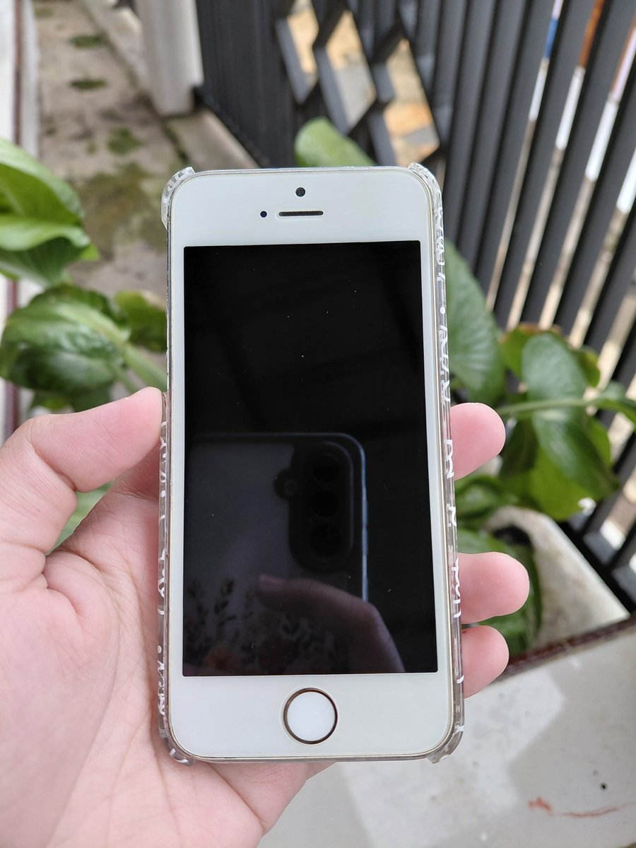 ffluffke's tweet photo. wts iphone 5s 32gb wifi only! lock icloud!!
• bagus buat digicam
• penyimpanan dan kamera ok bgt
• bisa telkomsel tapi ga selalu ada 
• minus lecet dikit bagian belakang
• selain lock icloud semua aman

 💵250k
 bisa oren🍊 bisa cod nangor
detail dm!! https://t.co/YQsViTaAE1