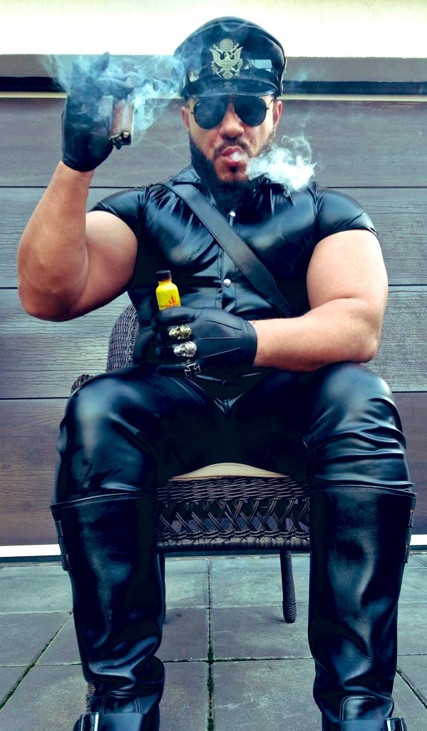 Dommuscleleather tweet media