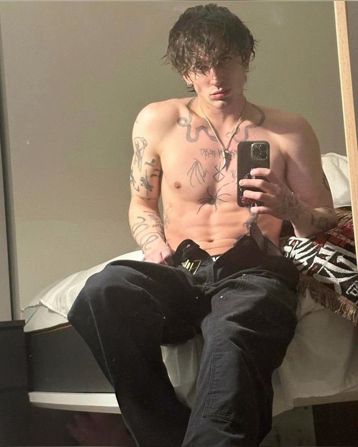 ꜰᴀʏɪ tweet media