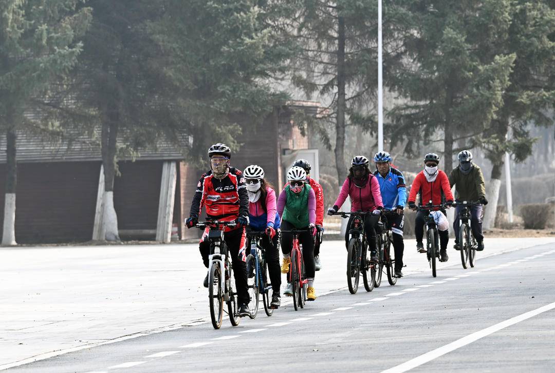 LiaoningC's tweet photo. With gentle spring breezes and rising temperatures, local residents in #Liaoning Province are heading outdoors to take part in fitness activities.
#SpringFitness #HealthyLifestyle https://t.co/QrpFEZ9lwf