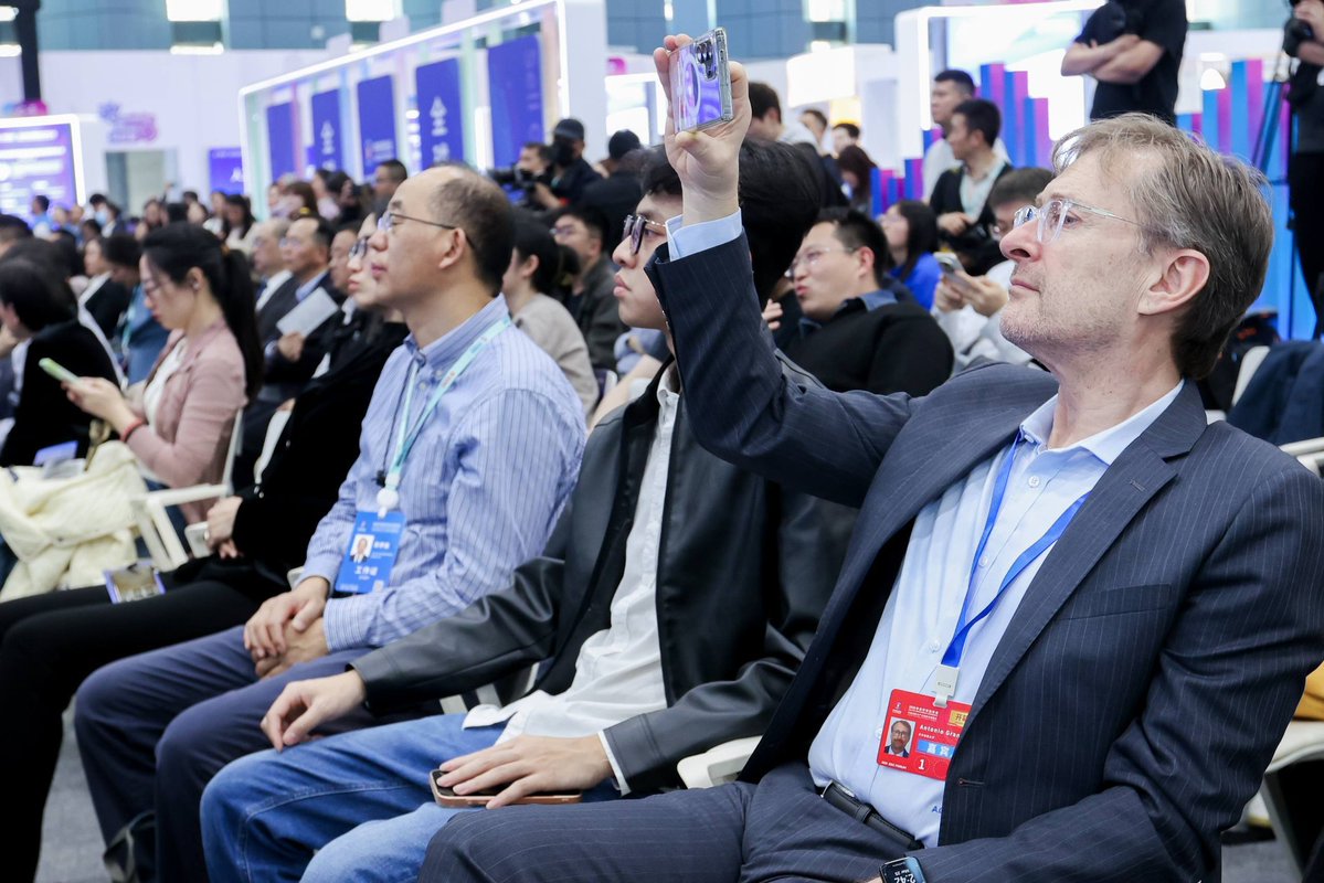 Spotlight Beijing tweet media