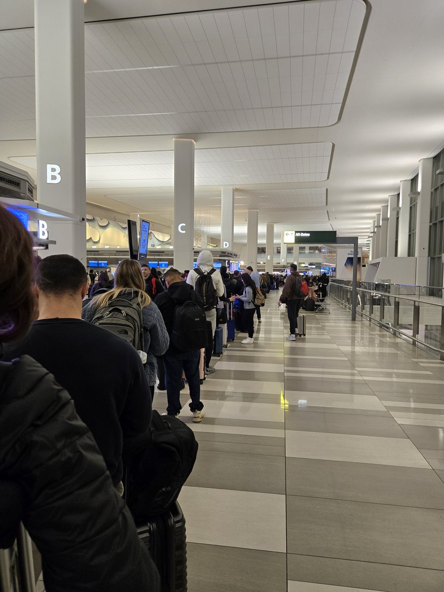 JRLath's tweet image. LaGuardia - 4:30AM in Terminal B - the line snakes 4 times through the terminal...

#lga #tsa