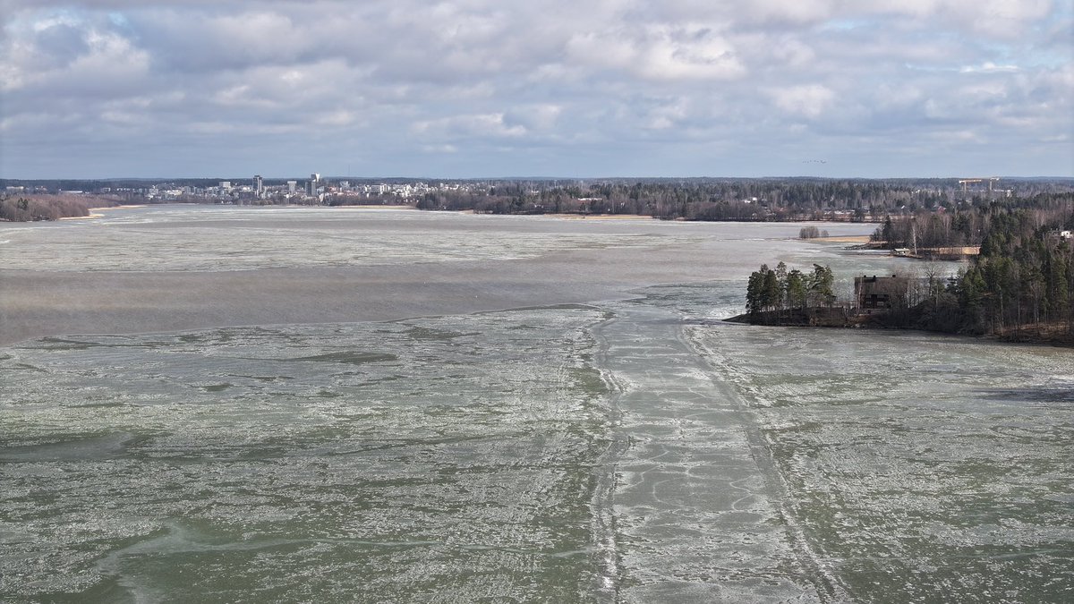 Tuusulanjärvi vapautuu jäistä.