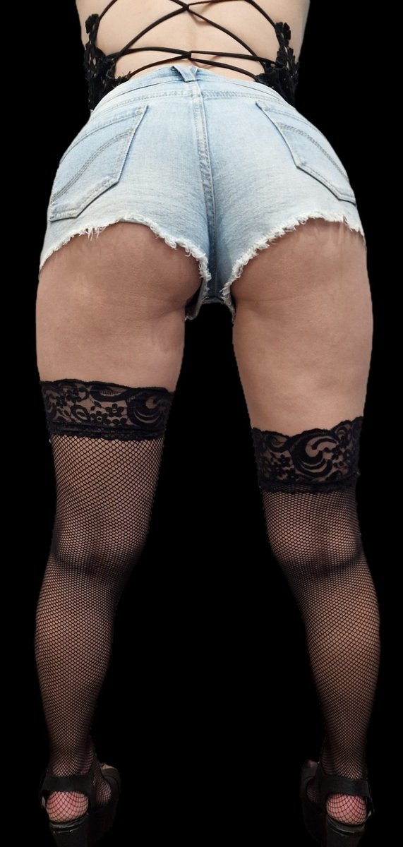 RT -Ha megnéznéd már a puncim😋 OF-en elérhető
onlyfans.com/darkdiamond096