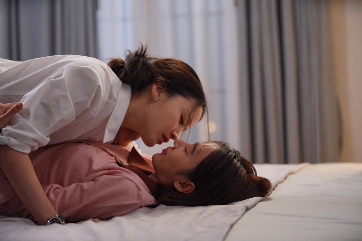 sapphic garden tweet media