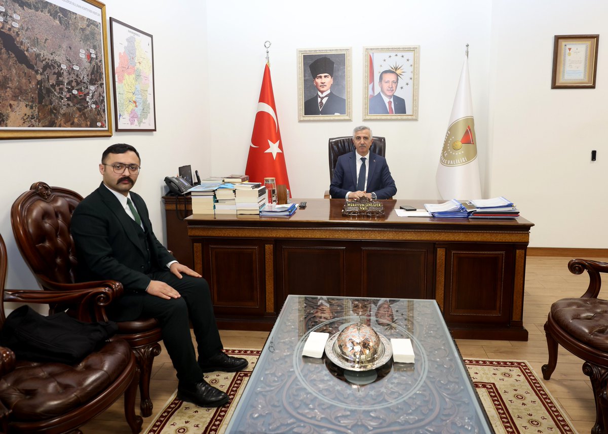 TCkahramanmaras's tweet photo. Valimiz Mükerrem Ünlüer, Şahbaz Uluslararası İnsani Yardım ve Arama Kurtarma Derneği Başkanı Tural Şahbazlı’yı makamında kabul etti. https://t.co/Ip8JBcVnKs