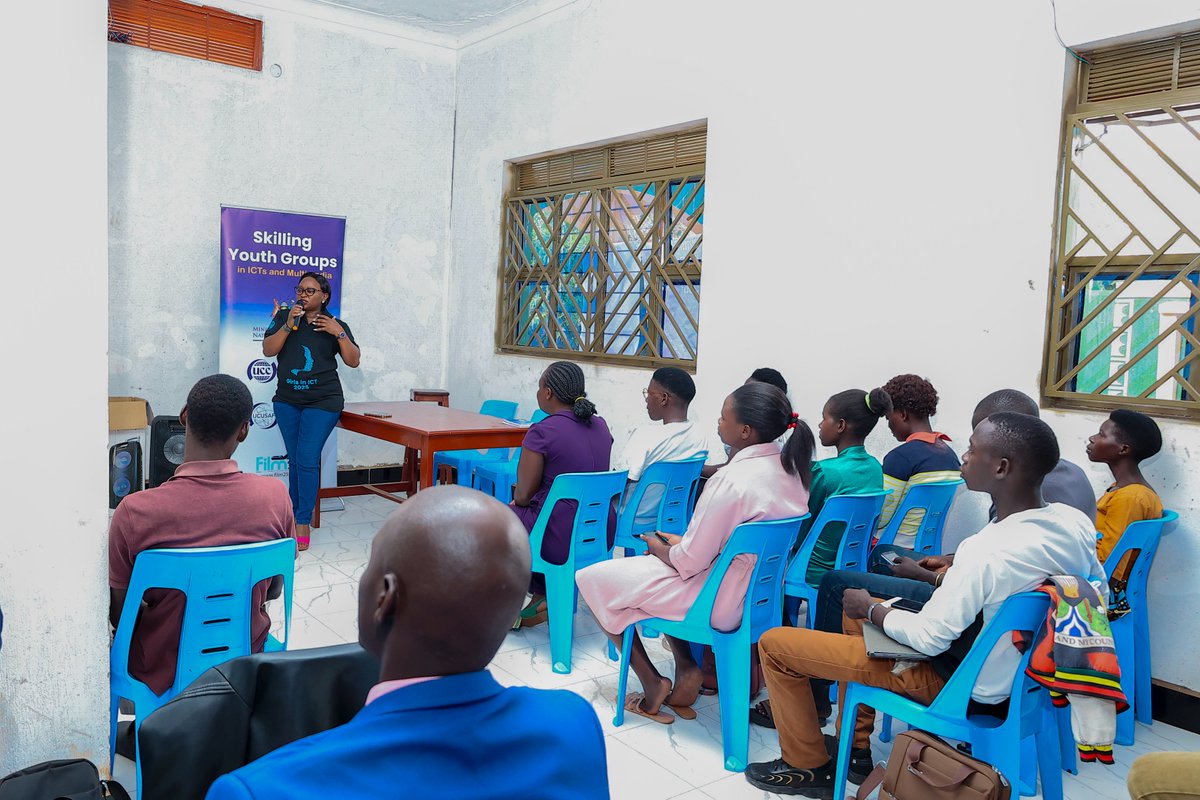 Film_256's tweet photo. Day 4/5 in Apac District: Before the monetization class, Eng. Susan Nakanwagi (@UCC_Official), Manager Projects & Partnerships, engaged youths on responsible, respectful communication in the community.

The 5-day training, supported by @MoICT_Ug, aims to extend the benefits of internet connectivity to underserved communities. @UCC_ED @Film_256