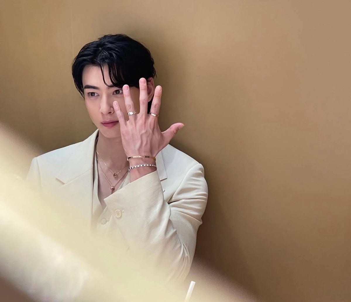 eunwoo gallery tweet media