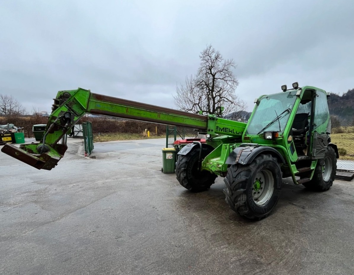 Drazbe123's tweet photo. Na dražbi se prodaja Traktor Merlo TLTRC MF 30.6 TOP s priključki > https://t.co/9hFPbj4rJH #drazbe123 https://t.co/0c7hlY1XKr