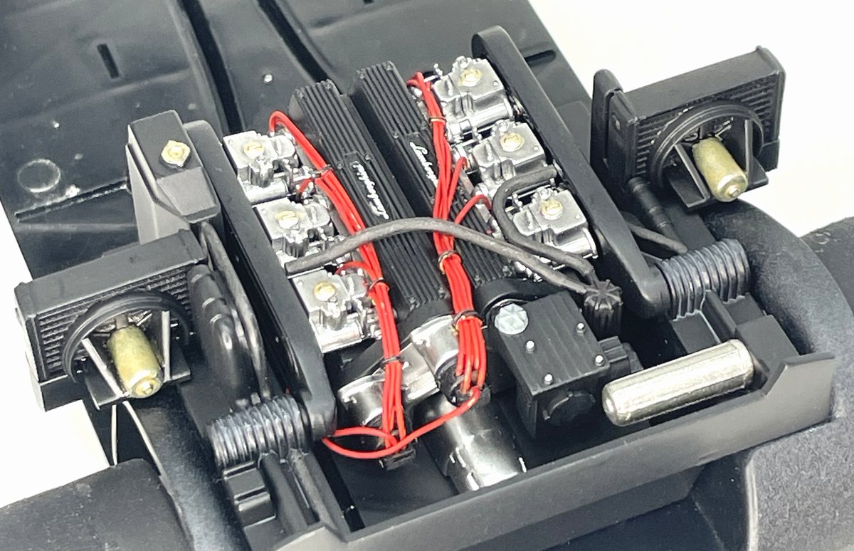 #カウンタックを作ろう会 
「サーキットの狼」に登場するカウンタックのシルエットフォーミュラver.を原作に極力忠実に再現できたらなぁと思いながらプラ板を貼って削って、やっとボディの形が出来た。エンジンはプラグコードを追加する定番作業。
#アオシマ 
#サーキットの狼 
#ハマの黒ヒョウ