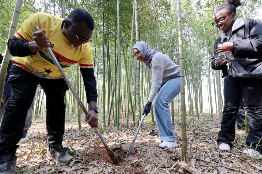 People's Daily, China tweet media