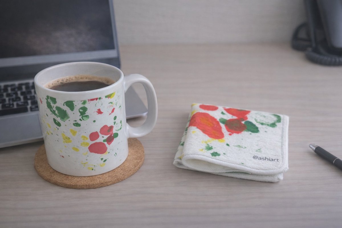 私がひとめぼれして購入した保護犬応援グッズ🐾

保護犬たちが紙にぺたぺた足あとをつけて作った
デザインなんですって😍

犬の殺処分ゼロを目指す
株式会社withdog.jp の取り組みと知り、
ますます応援したくなりました☺️

ぜひチェックしてみてください👇
suzuri.jp/happytails