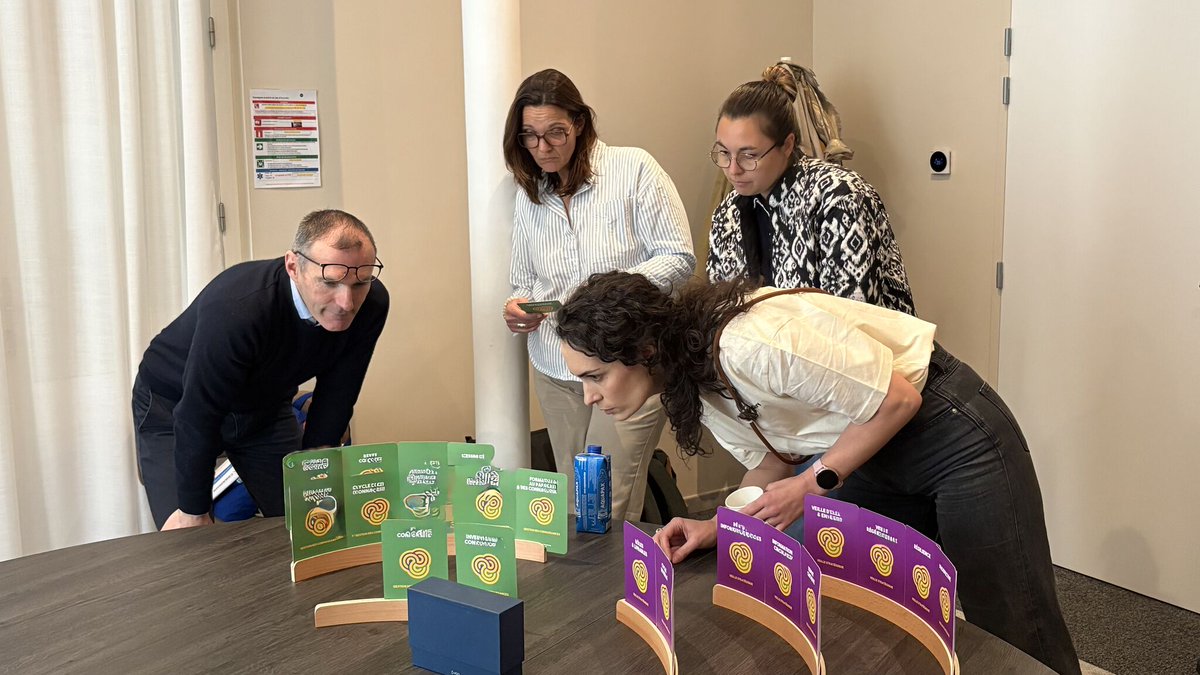 FDLConnaissance's tweet photo. Une belle journée riche en échanges et en apprentissages autour de la Fresque de la connaissance ✨
Hier matin, nous avons eu le plaisir d’animer une Fresque de la Connaissance avec des participants engagés et curieux. https://t.co/jqrVRKTIbO