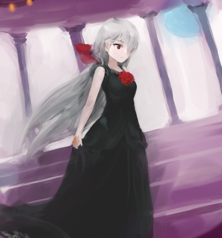 銀髪ロングで黒ドレスな女の子