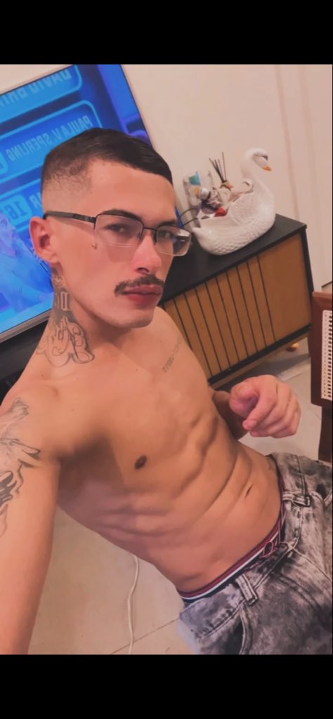 novinhozn tweet media