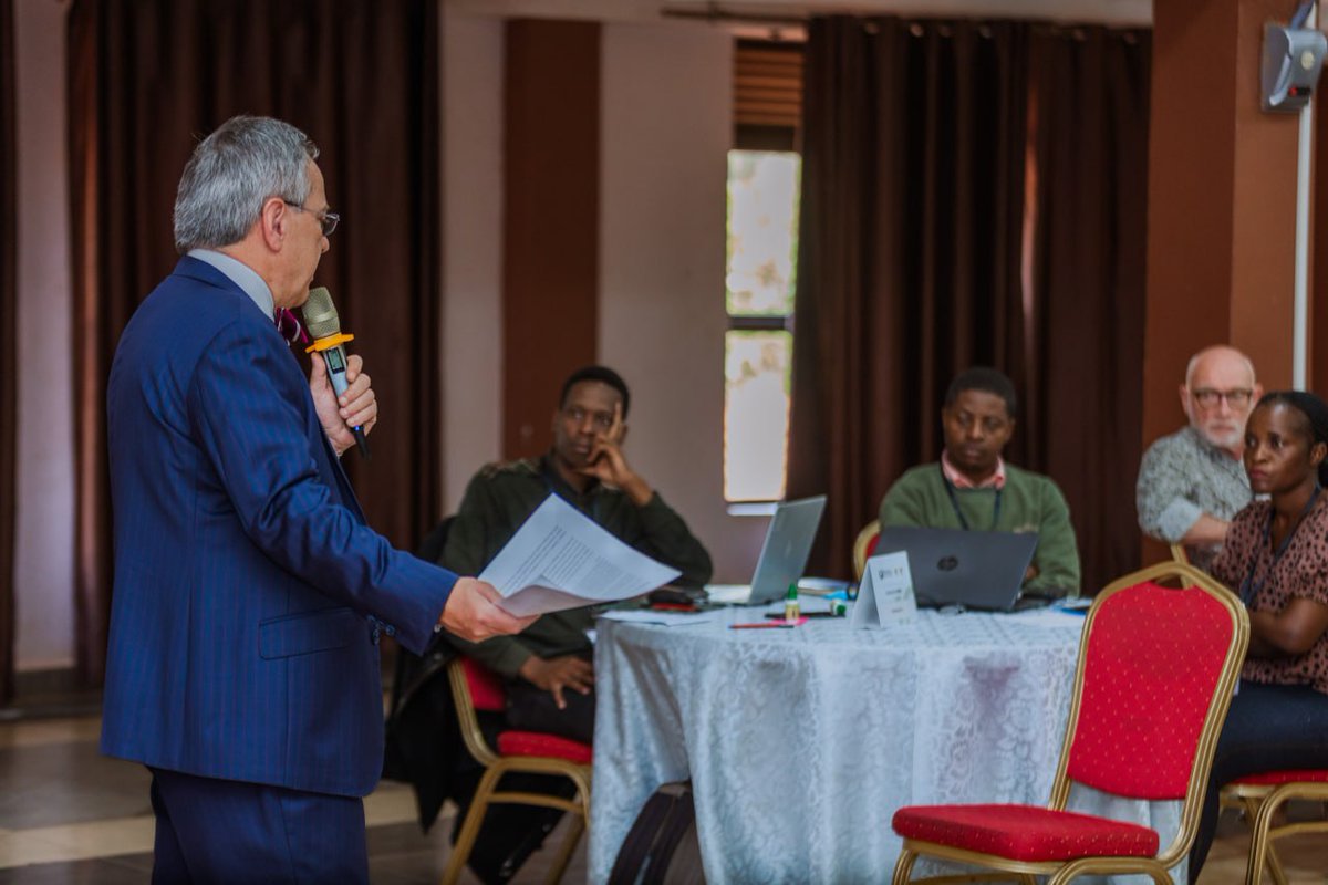 Einstein Rising tweet media