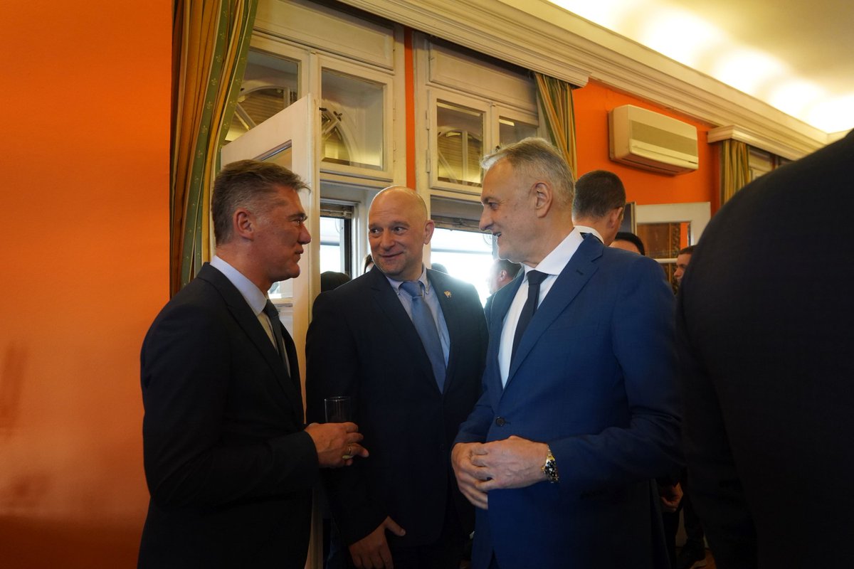 PribicevicU's tweet image. 👉Na prijemu povodom #IndependenceDay u rezidenciji ambasadorke #Greece Nj.E. Marije Levanti! 🇷🇸🤝🇬🇷

Χρόνια πολλά Έλληνες! 🇬🇷

#Srbija #ΕΛΛΑΔΑ #25Μαρτίου