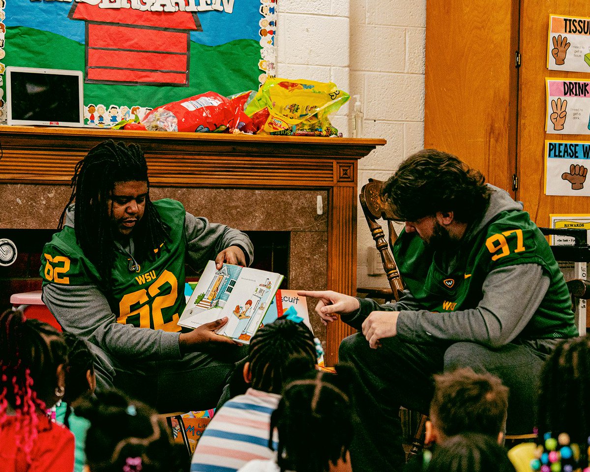 Coach_GPadgitt's tweet image. Yesterday, our football team had an amazing time reading and connecting with young learners at River Rouge STEM Academy. 
#REPthe313 #WeMakeItHappen
#MENtorship

#WHY #NOT #WAYNE #STATE