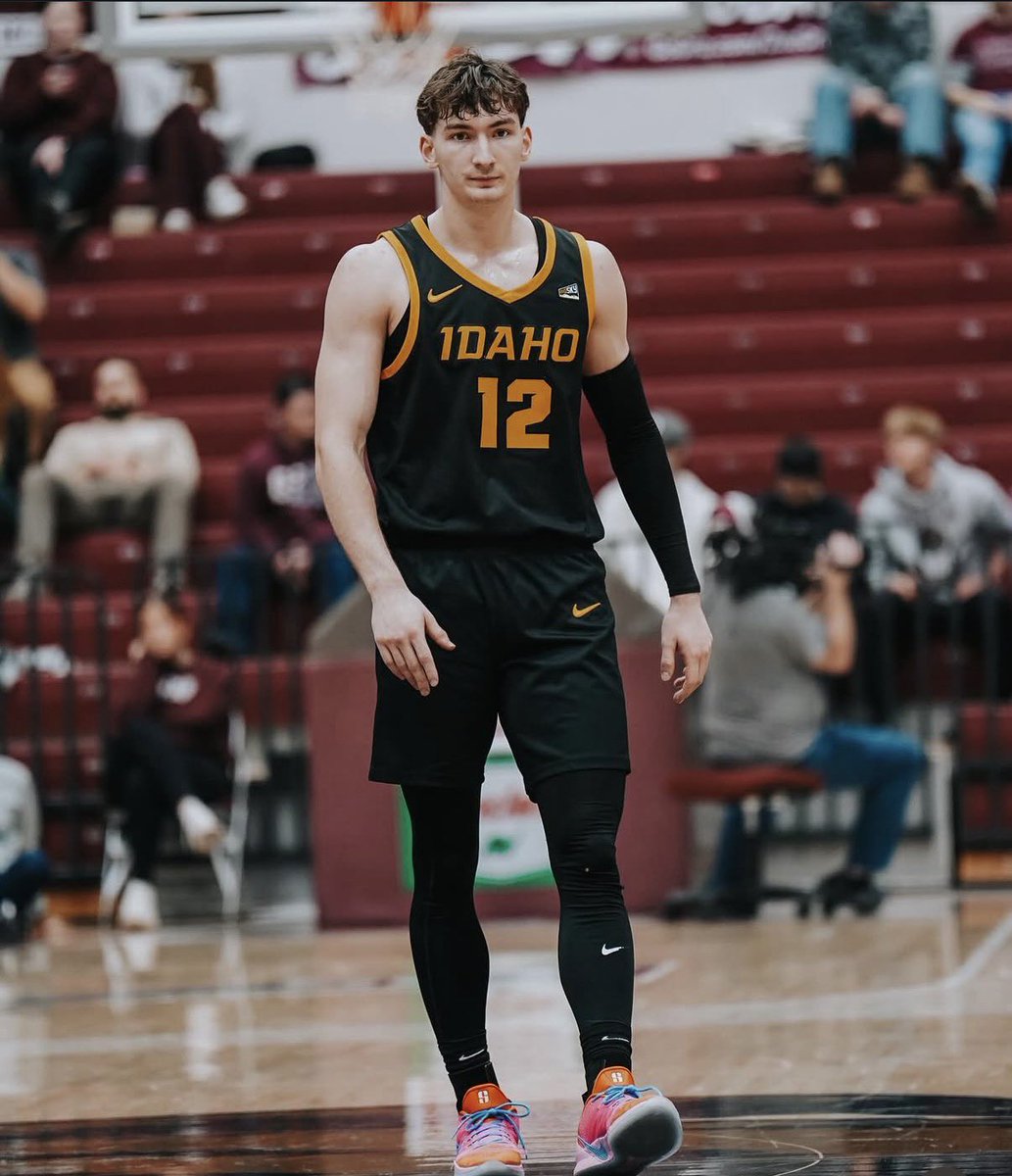 Tobias Bass tweet media