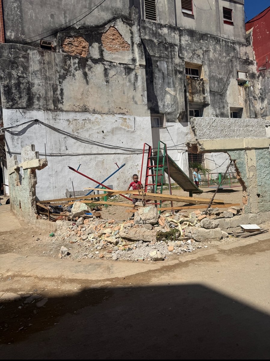 aída chávez tweet media