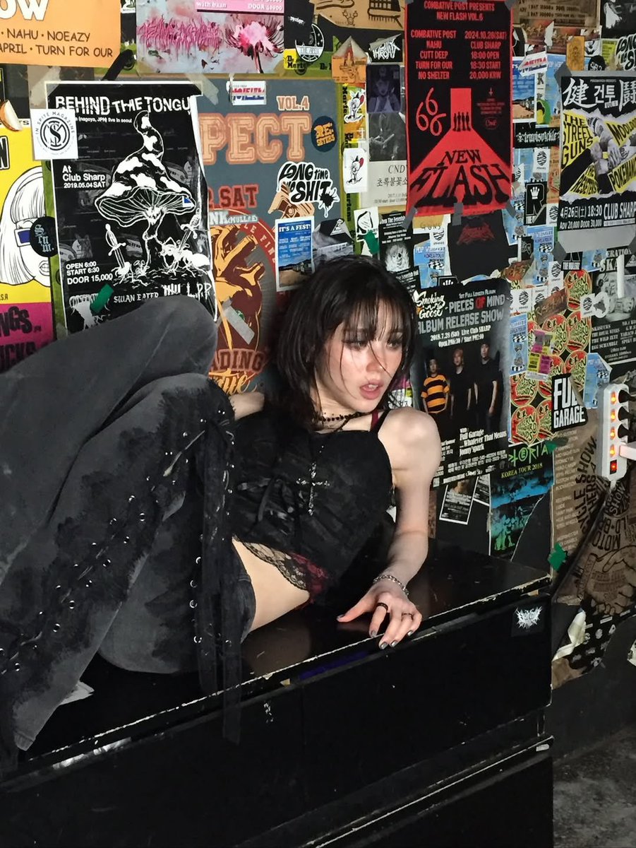 kpop moments that could kill a sapphic tweet media