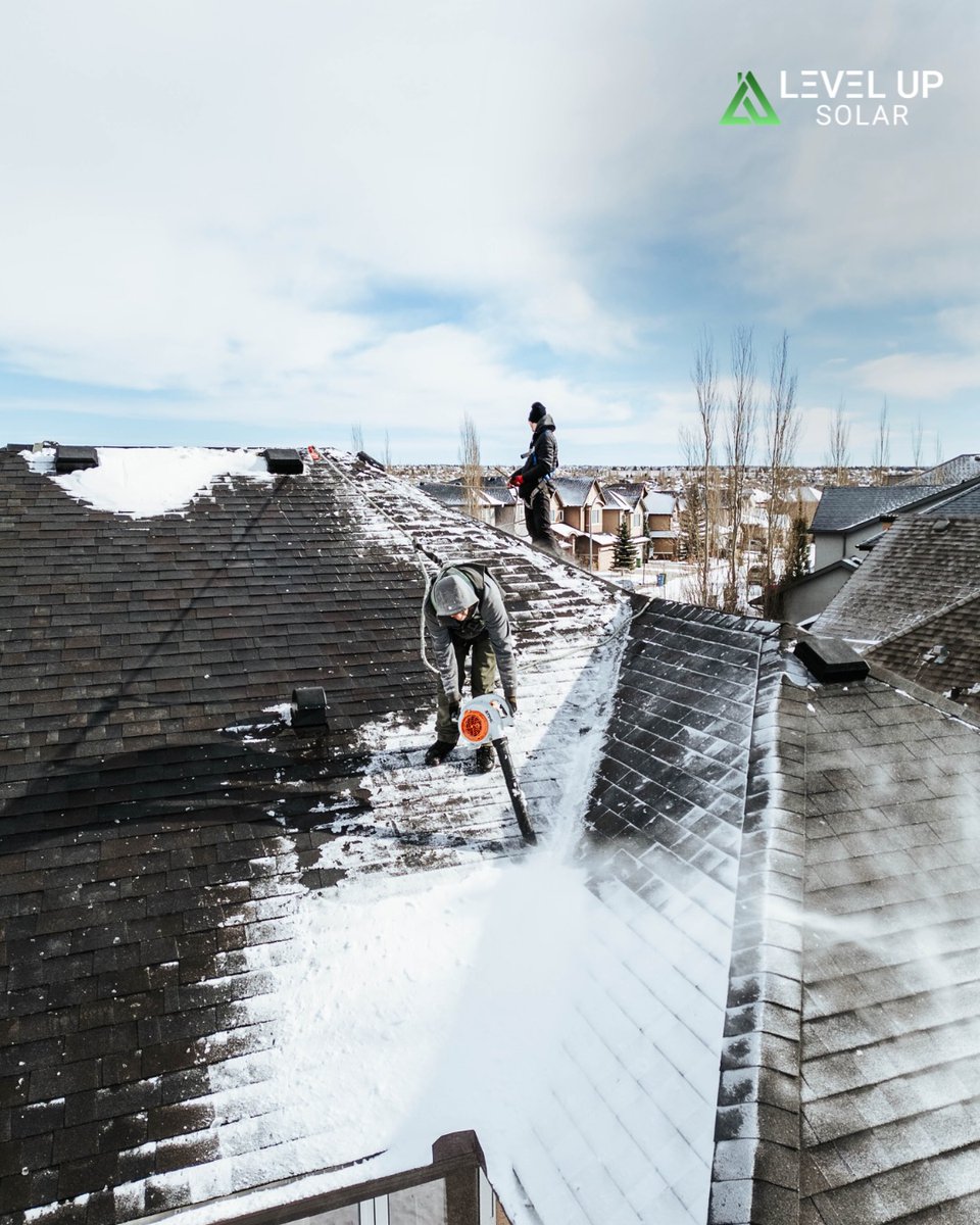 LevelUpSolar's tweet photo. Upgraded from the top down ☀️🏠

We replaced the roof with a Malarkey Class 4 hail-rated shingle for superior durability, then installed a custom solar system designed for long-term performance and savings.

Built to handle Alberta weather — and power the home for years to come. https://t.co/CqhNiNSa9i