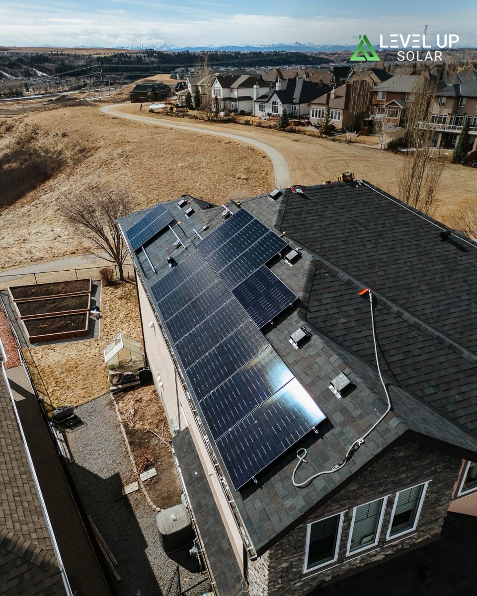 LevelUpSolar's tweet photo. Upgraded from the top down ☀️🏠

We replaced the roof with a Malarkey Class 4 hail-rated shingle for superior durability, then installed a custom solar system designed for long-term performance and savings.

Built to handle Alberta weather — and power the home for years to come. https://t.co/CqhNiNSa9i