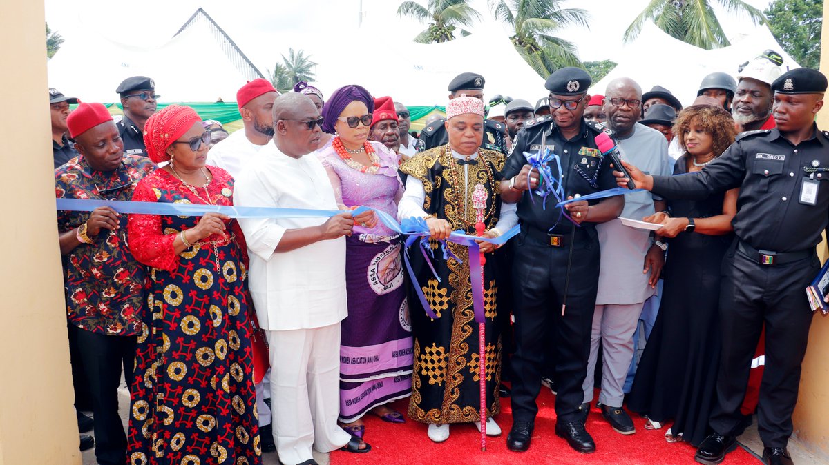 anohgas's tweet photo. We’re proud to announce the commissioning of the new Police Operational Base in Assa Community, Ohaji/Egbema LGA, Imo State — fully funded and delivered by AGPC through the GMOU with our host communities.
This project strengthens security presence, enhances response time, and supports lasting peace and stability across Assa and its neighbouring areas.
At the commissioning, AGPC reaffirmed its commitment to sustainable development and meaningful community partnerships.
We appreciate the support of the Assa community leadership and security agencies in making this possible.
Together, we build safer communities.
Together, we create shared value.

#AGPC #ANOHGas #CommunityDevelopment #GMOU #SaferCommunities #SustainableDevelopment #SharedValue #ImoState #OhajiEgbema #AssaCommunity #SecurityAndSafety #Partnerships #DecadeOfGas