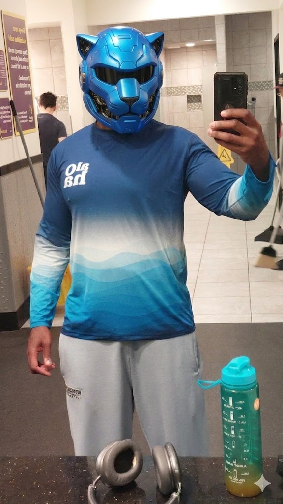 GearPred's tweet photo. Getting my workout in this morning. Helmet is AI, but actually wouldn't mind getting something like this made in black and gold. @ecuma loves being a gym latex fur. #gymfur #latex #ecuma https://t.co/c48JQgryG4
