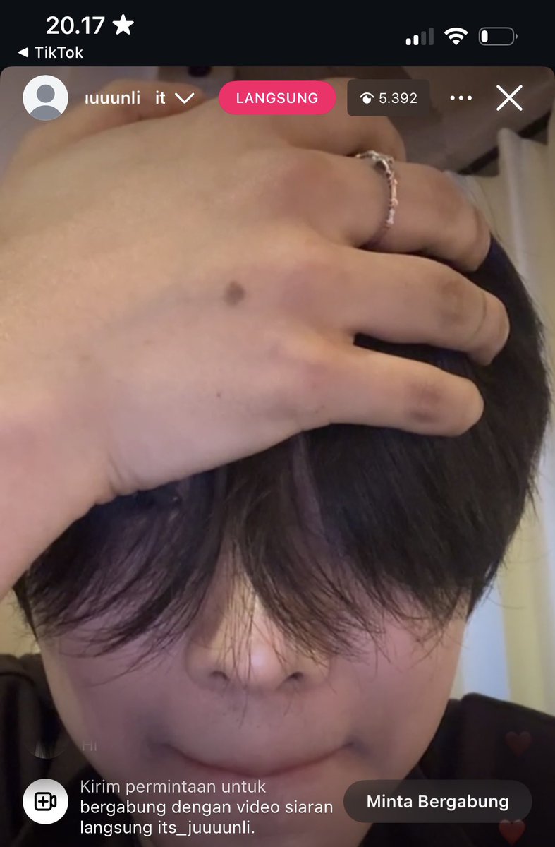 zeahaoo's tweet photo. AKU HARUS BAHAGIA KAN BUKANNYA MALAH SEDIH? 😭😭😭😭😭😭 https://t.co/kih6ciav8V