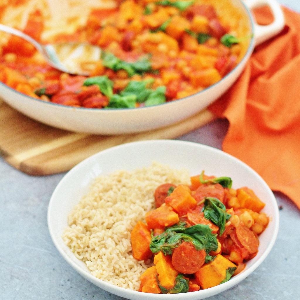 easypeasyfoodie's tweet image. Delicious, warming and very easy this Chorizo, Chickpea and Sweet Potato Stew is full of fab Spanish flavours and can be made in just 30 minutes, making it perfect for a busy weeknight! bit.ly/2sEbLUf

#easyrecipes #midweekmeals #familydinners #easypeasyfoodie