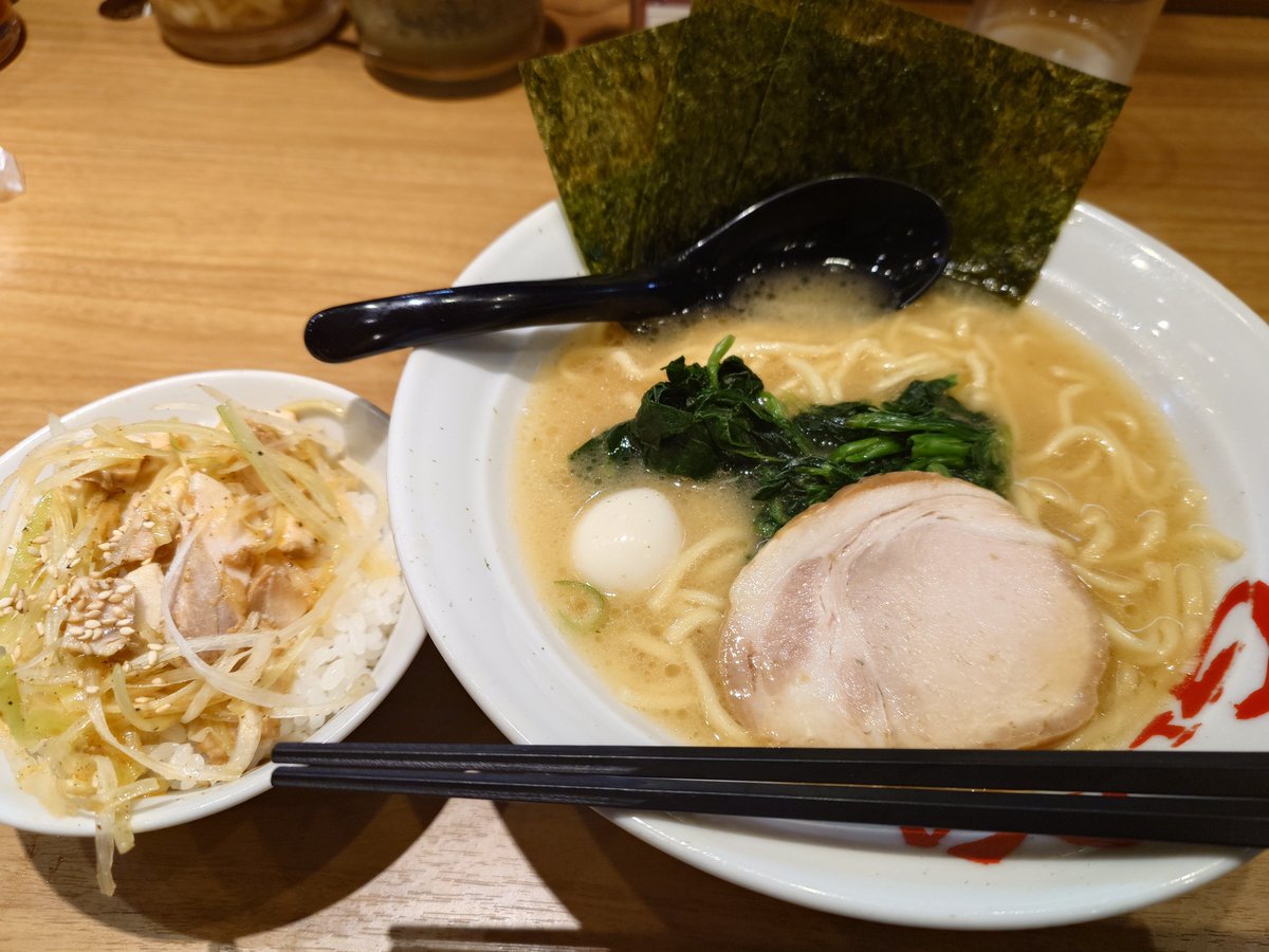 KtstZi's tweet photo. 今夜もやってしまった

＃ラーメン　＃デブ活 https://t.co/0CxMSzXbvk