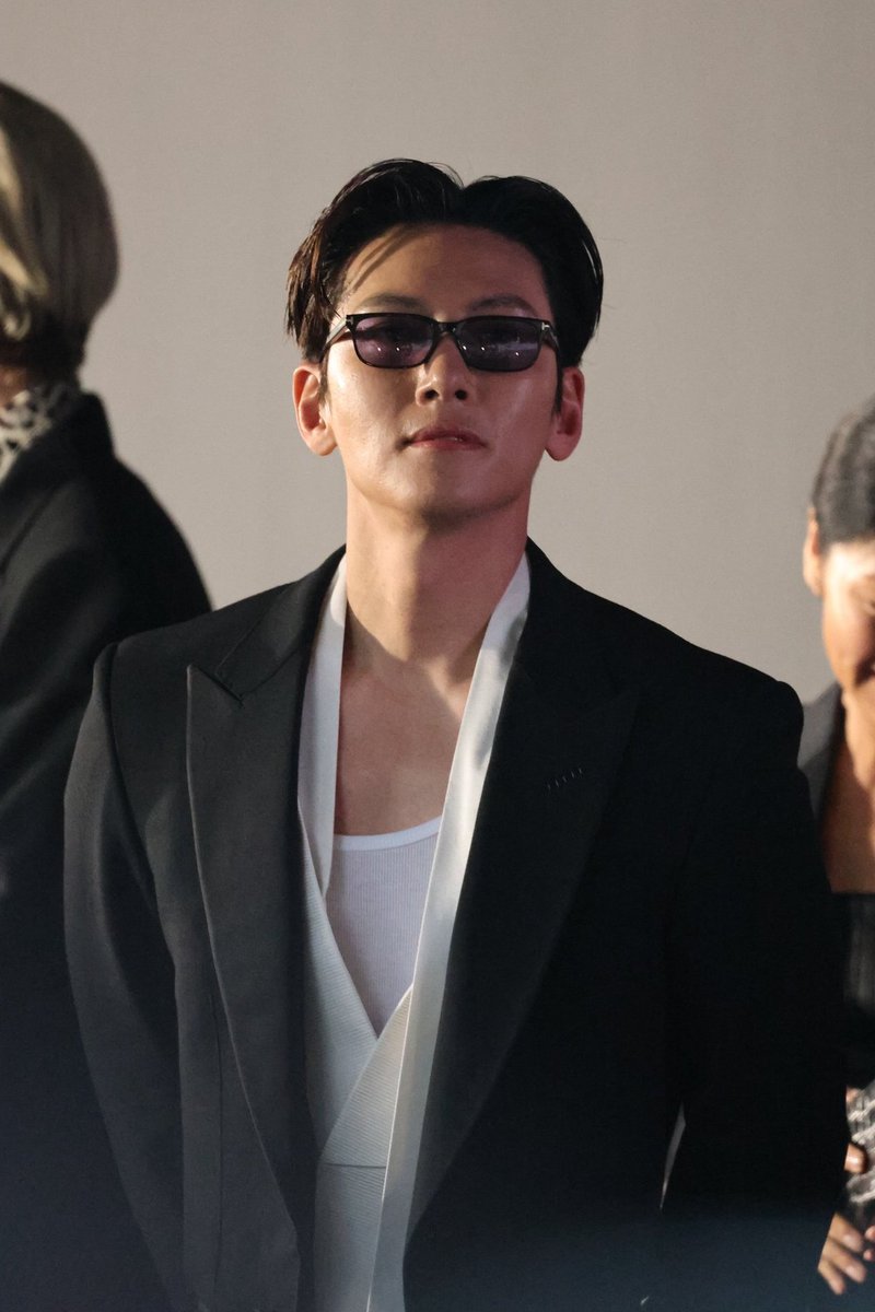 MeeeAisha's tweet photo. My TYPE of man https://t.co/WUf2agvpQe