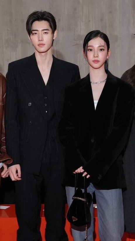 Lyraen Nyx. tweet media