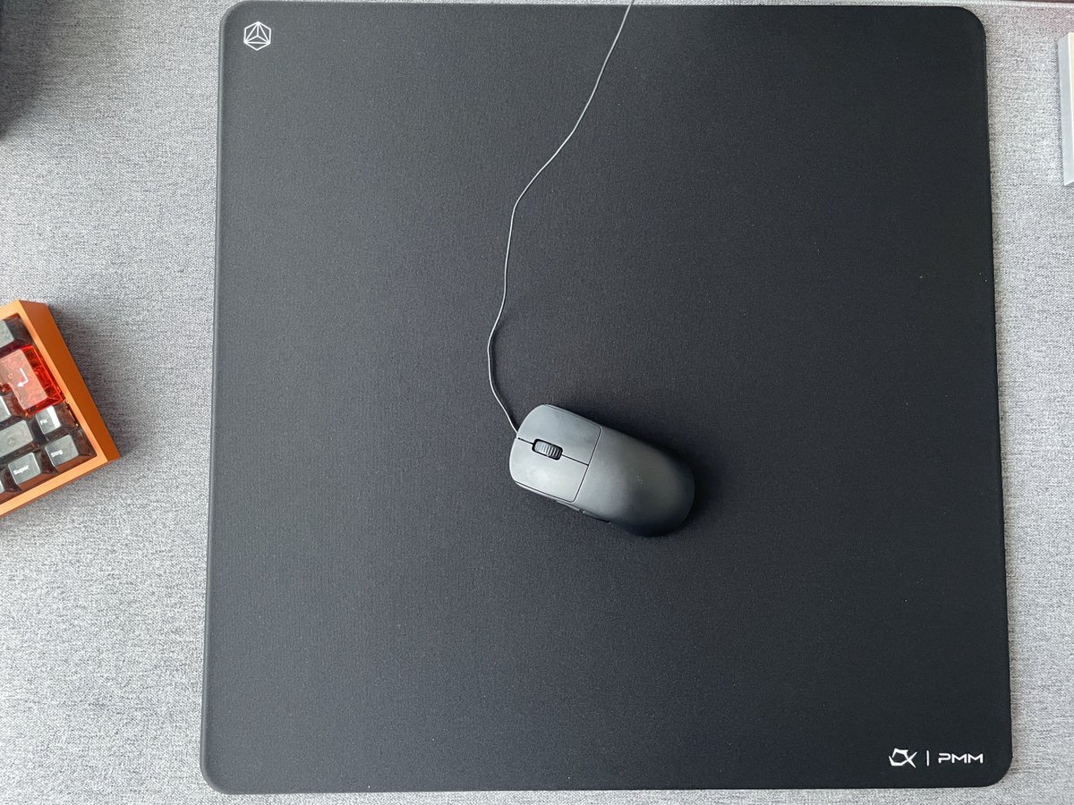 cOoLm0Dz's tweet image. Testing the C1P from @ModsMouse 🔥 Wish me luck. 🫶
First unboxing thoughts:
[++] Smells straight-up good, friendly, like it just came out of a fresh wash-clean and addictive.
[++] That base is next-level: rock-hard, super sticky, and executed perfectly. For me exactly what i