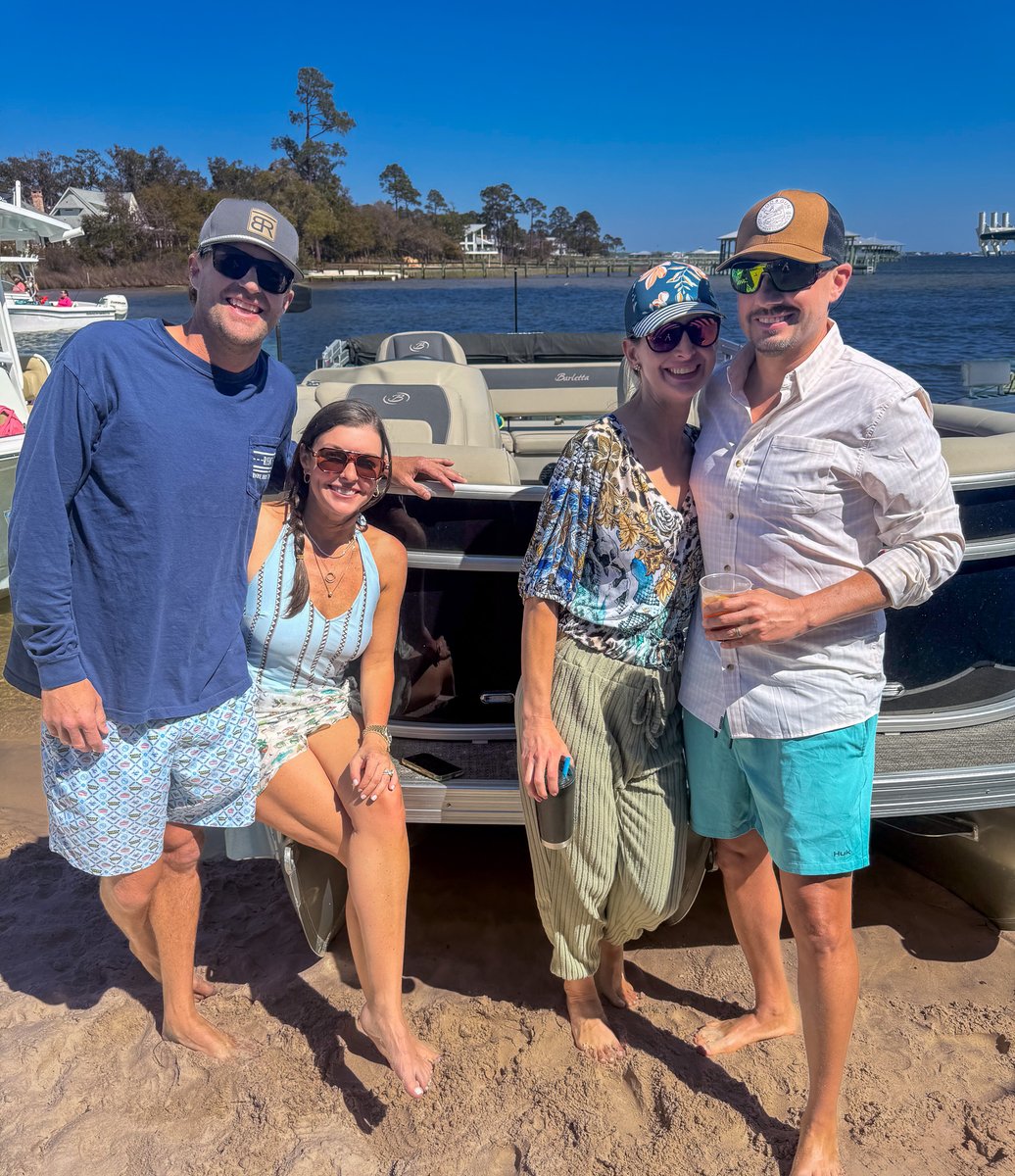 Halfway to the weekend 
It’s been a great week at Pirates Cove and the weather couldn’t be better.
Lee Carron hits the deck Saturday 1–5 PM 
Come see us

#PiratesCove #LiveMusic #GulfCoast #ElbertaAL #OnTheWater #WeekendLoading