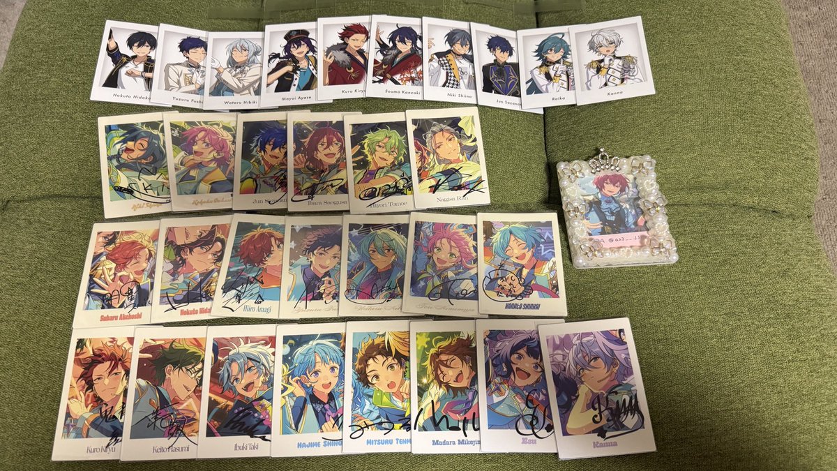 a23__JJ's tweet photo. 【交換】
あんスタ10周年 ぱしゃっつ 特典 展示会

譲: スバル 北斗 渉  弓弦 桃李 一彩 マヨイ 奏汰 紅郎 颯馬 維吹 ニキ こはく 凪砂 日和 茨 ジュン 創 光 斑 エス カンナ ライカ

求:10周年 真緒 (泉)
特典 司 夏目 真緒 (凛月 嵐)

()内はユニットコンプ目的
郵送または名古屋お手渡し
1〜◎ https://t.co/oKGnJuLCgv