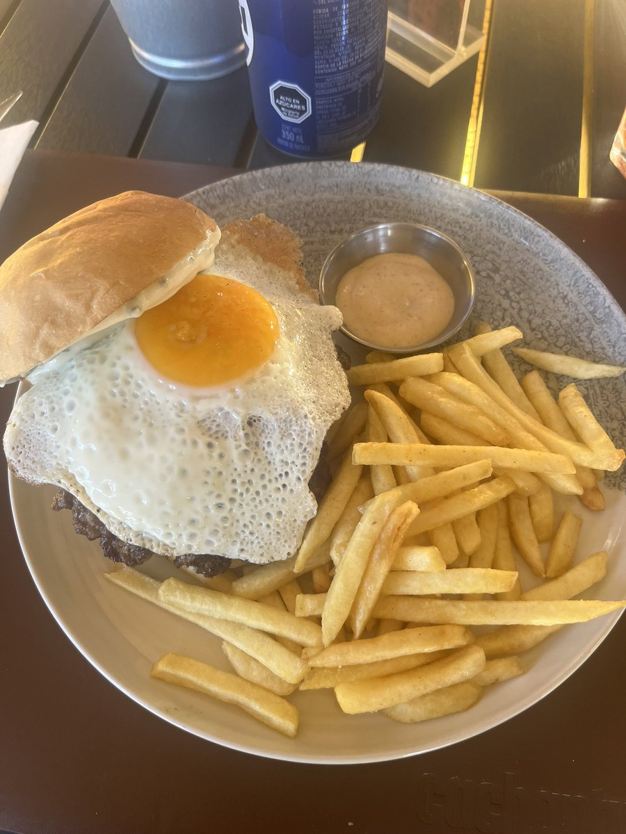 MrCuriche tweet media