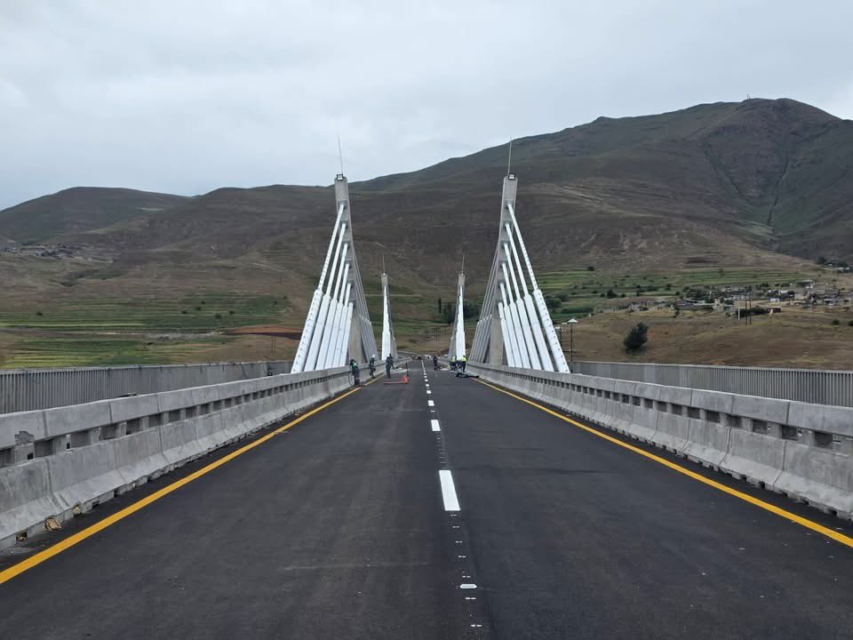 Motlatsi_RC's tweet photo. The mighty Senqu bridge Lesotho is opened for traffic 🇱🇸🇱🇸🇱🇸🇱🇸 https://t.co/e7s72afkUl