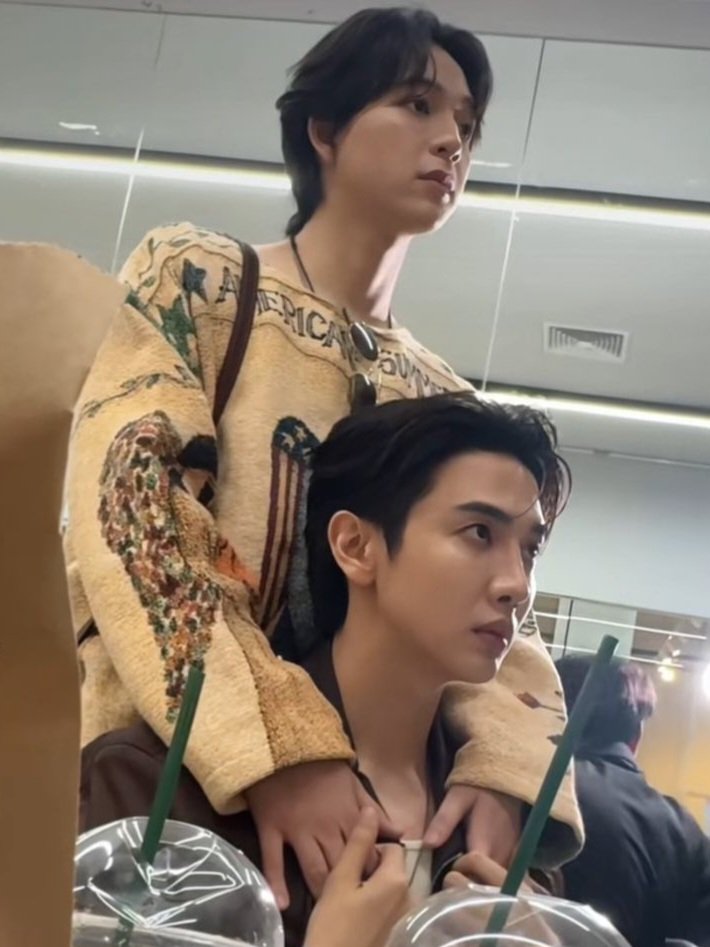 𑣲meanwhite tweet media