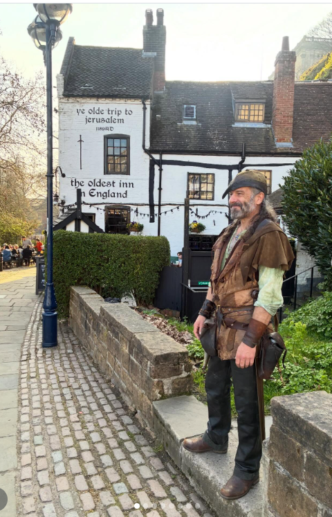 EzekialBone's tweet photo. Another bullseye 🏹 Great review for #Robinhood Town Tour. Join #OfficialOutlaw as he flies the flag of #nottingham. Next tour Sat 4 April 2pm @CrossKeysNottm 🎯 Ends 4pm with an invite to join the living legend himself 😉 at @Yeoldetripnott 🍻 @NottinghamTIC @visitnotts https://t.co/rDKTqfULri