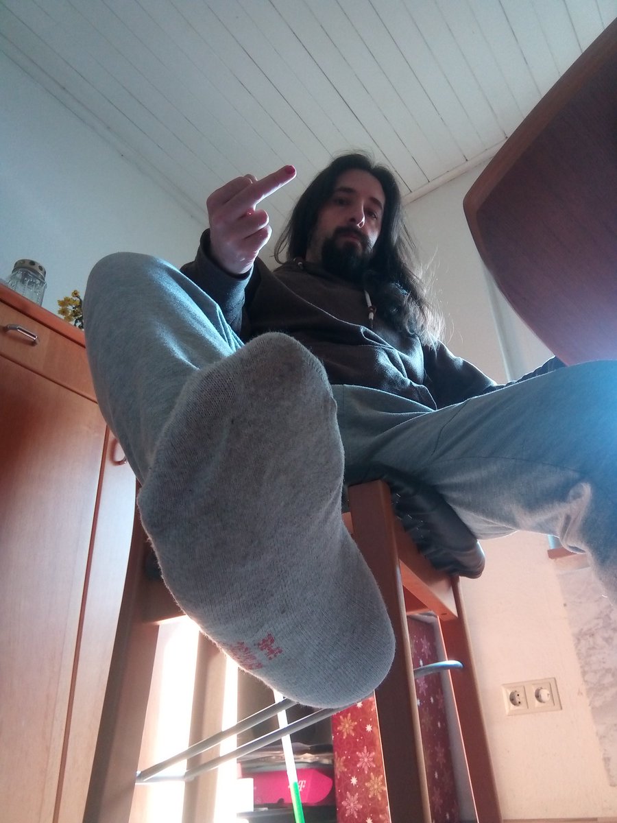 MasterMilk_Fick's tweet photo. Wanna sniff, loser?
#dom #feetmaster #feetdom #malefeet #gayfeet https://t.co/YZnfW6gSO0