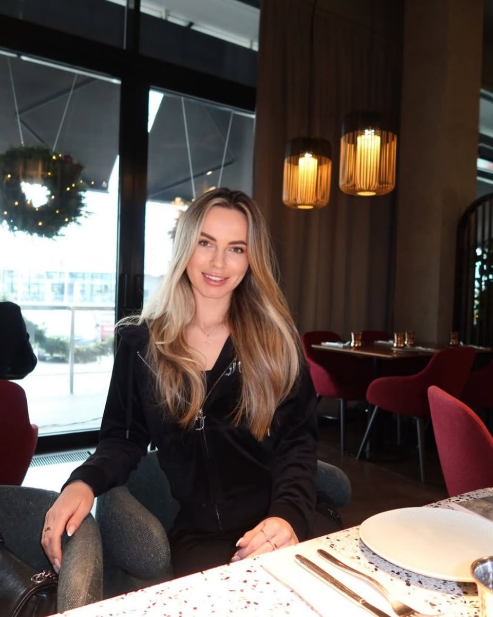 Amanda_8L's tweet photo. Taking your time to enjoy a leisurely lunch is also a way of showing respect for life 🌹🌹 https://t.co/NGuf7bV0Pq