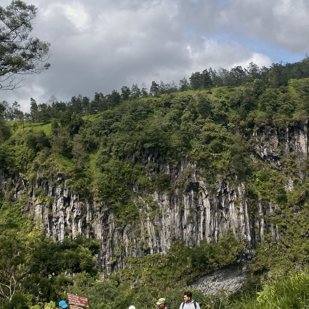 sinaddddddd's tweet photo. Kangen main di ijo-ijo 🌿

Funfact: ini hiking di Deles Indah sm bberapa temen Twitterrr. Seru ehehe 🫶🏼 https://t.co/mZPV5kWsuO