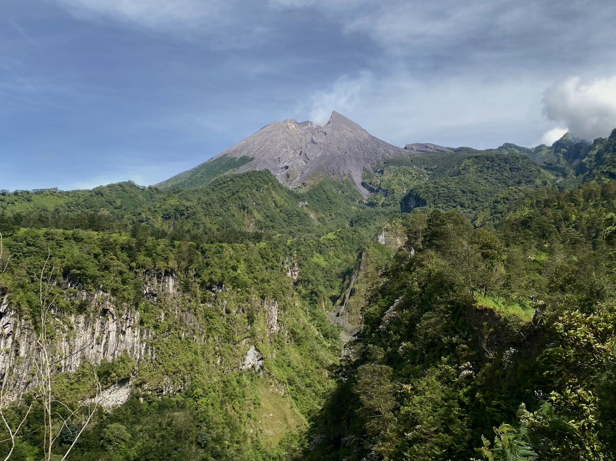 sinaddddddd's tweet photo. Kangen main di ijo-ijo 🌿

Funfact: ini hiking di Deles Indah sm bberapa temen Twitterrr. Seru ehehe 🫶🏼 https://t.co/mZPV5kWsuO