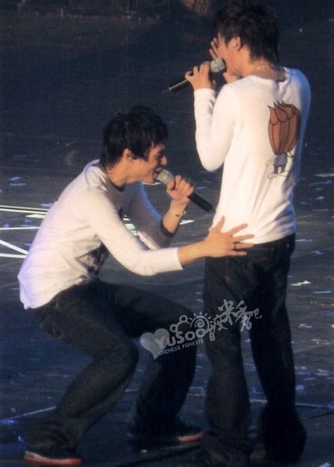 욘치치 tweet media