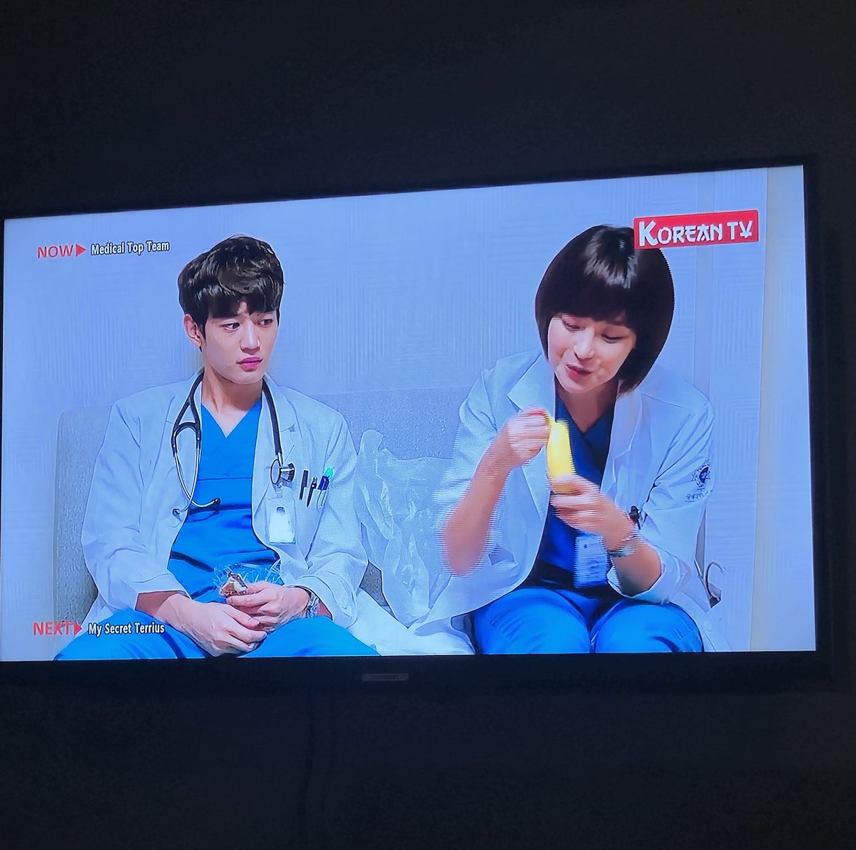 Randomly scrolling through channels in a hotel room in Patna India and he appears...😆. Is this a sign? Come to India again Minhoya...🥹 #MINHO