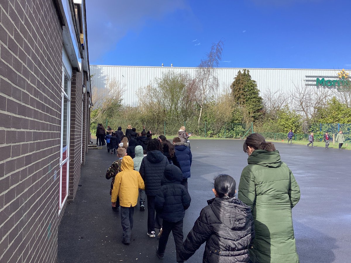 SWCPSBradford's tweet photo. The weather may have been against us but we powered through and the sun shone for our #BigLentWalk @CAFOD  we walked together as part of our Lenten promise of Almsgiving @bcw_cat https://t.co/KMADi4IzhP