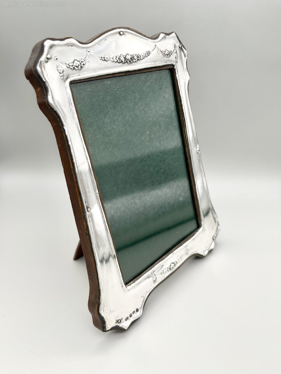 antiques_atlas's tweet photo. Selling on Antiques Atlas we have
✨Burnell and Rowe✨
https://t.co/lYvN4dvXUW
Items for sale include
These items and more
Great gift 🎁 ideas
@ilsuttoneri
#silvercollection #silvercollector #silvertray #vestacases #antiquesilvercandlesticks https://t.co/24dRDnTjXV