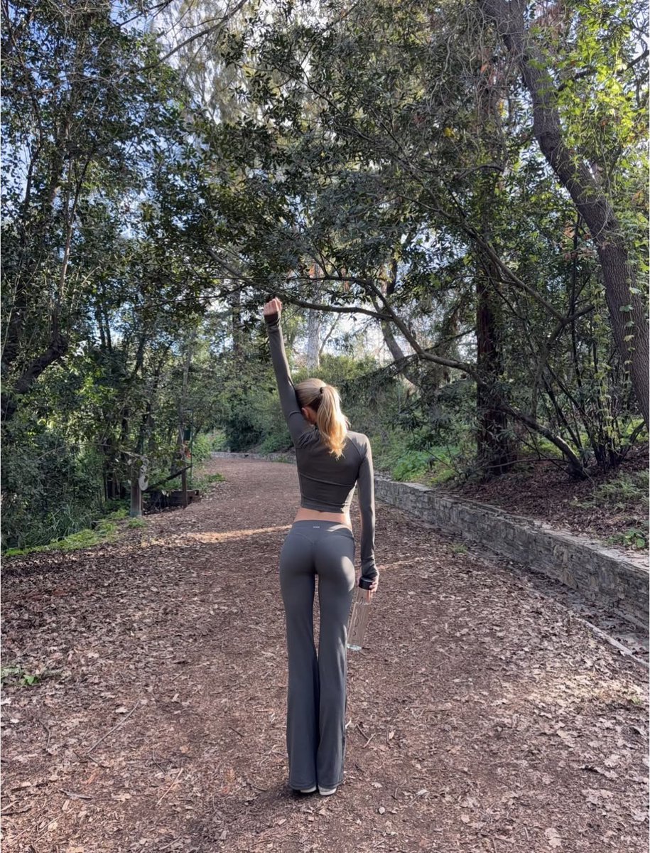 claira 𝜗𝜚 tweet media